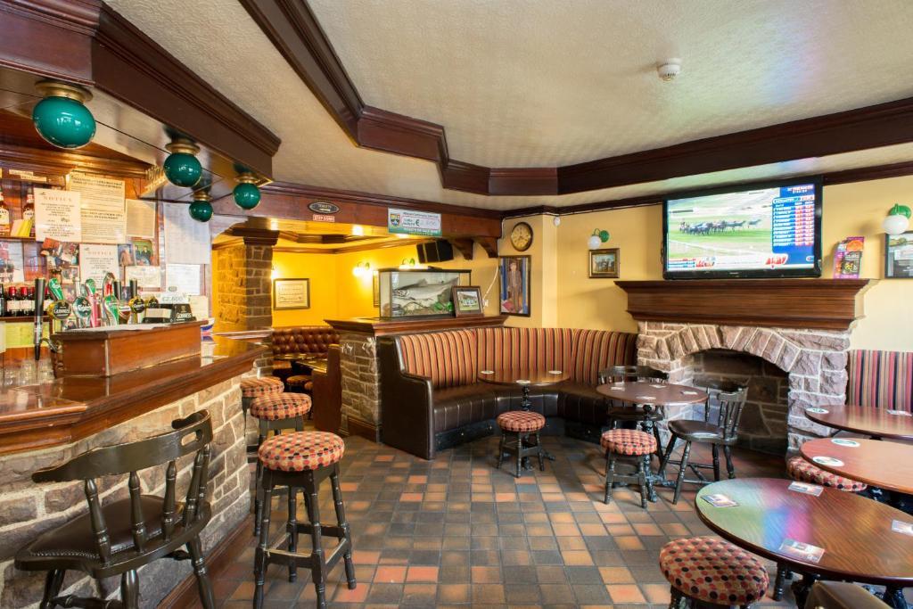 Larkin'S Pub, Restaurant, And B&B Milltown  Exterior photo