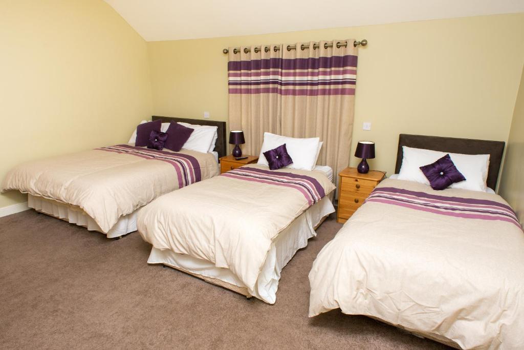 Larkin'S Pub, Restaurant, And B&B Milltown  Room photo