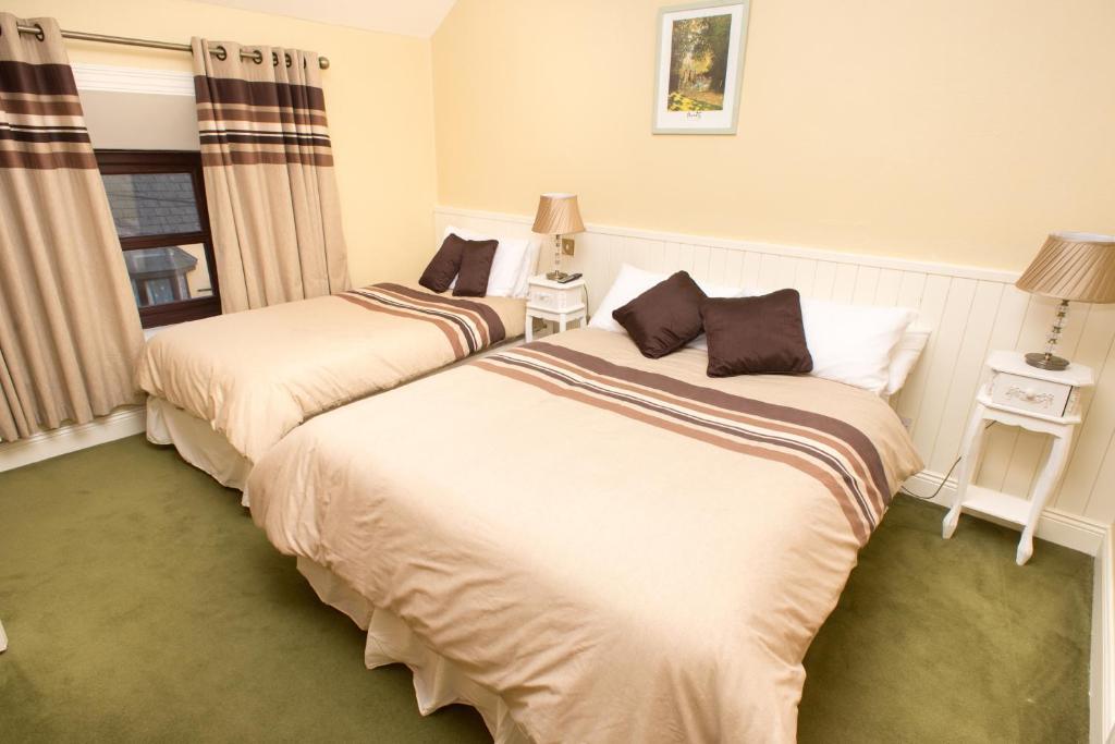 Larkin'S Pub, Restaurant, And B&B Milltown  Room photo