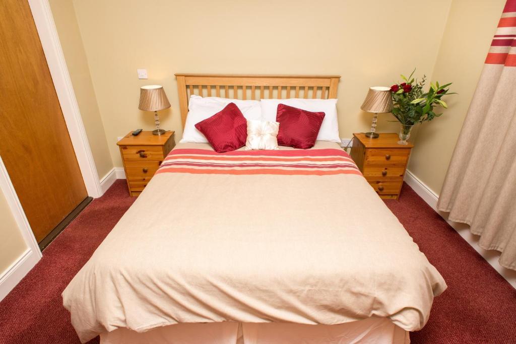 Larkin'S Pub, Restaurant, And B&B Milltown  Room photo