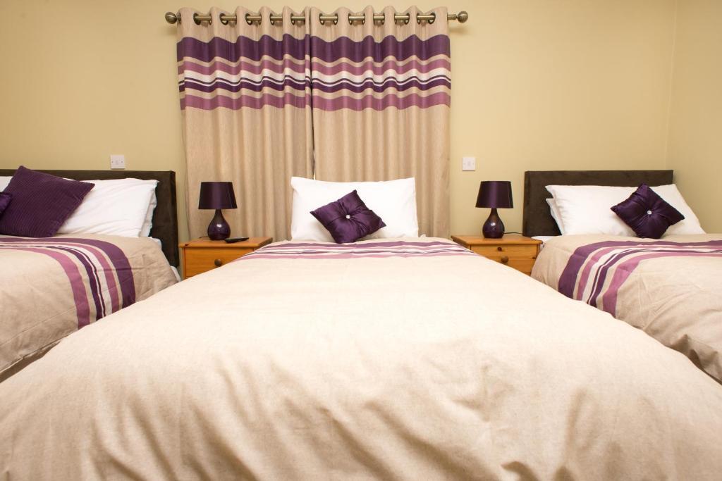 Larkin'S Pub, Restaurant, And B&B Milltown  Room photo