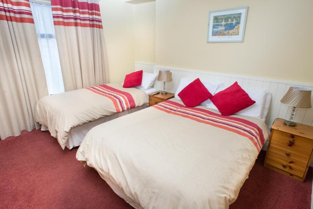 Larkin'S Pub, Restaurant, And B&B Milltown  Room photo