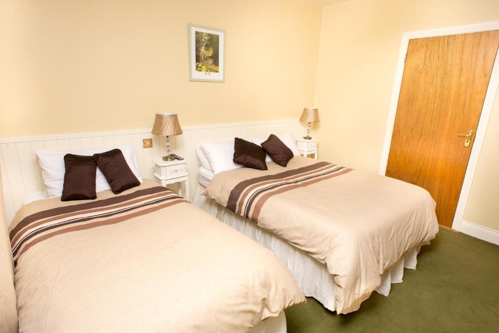 Larkin'S Pub, Restaurant, And B&B Milltown  Room photo
