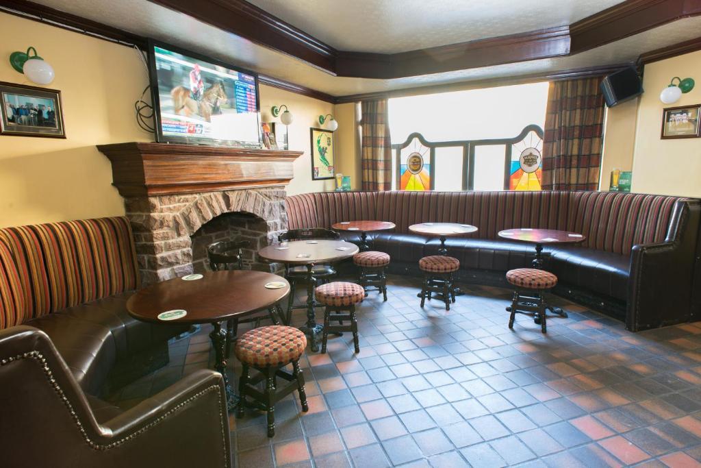 Larkin'S Pub, Restaurant, And B&B Milltown  Exterior photo