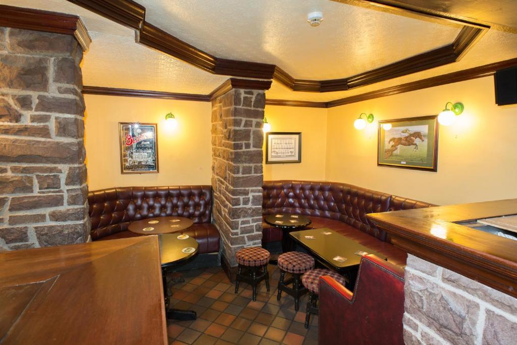 Larkin'S Pub, Restaurant, And B&B Milltown  Exterior photo